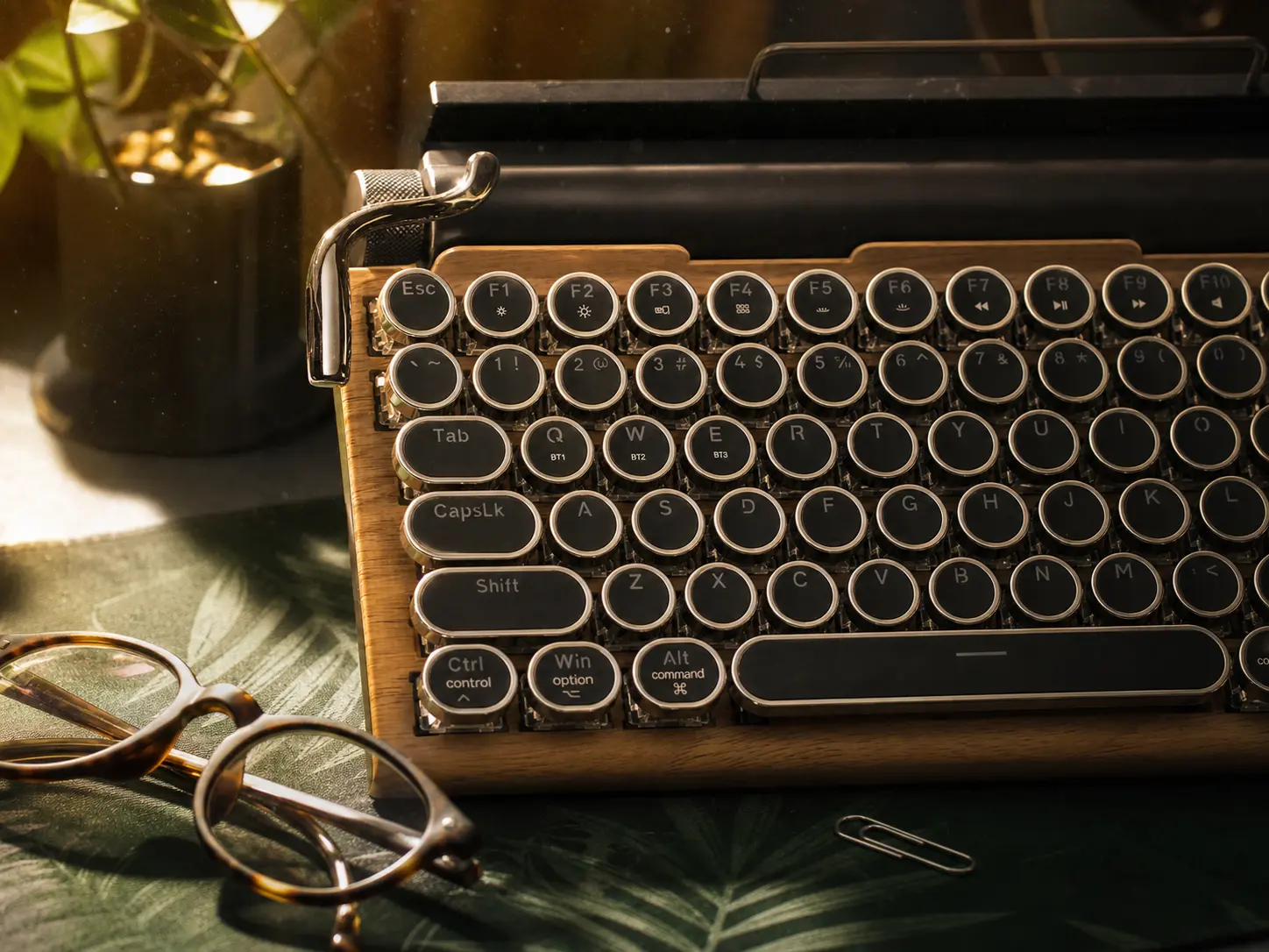 Retro Wooden Mechanical Keyboard Ghibli Vibe